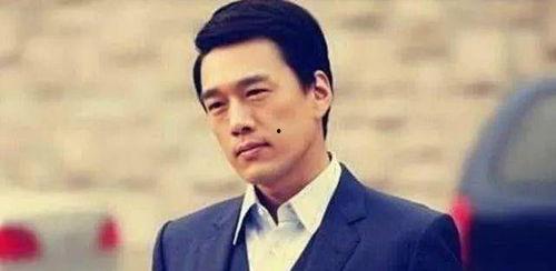 圈内爆料王耀庆抽雪茄,揭秘明星圈内的奢华生活  第1张